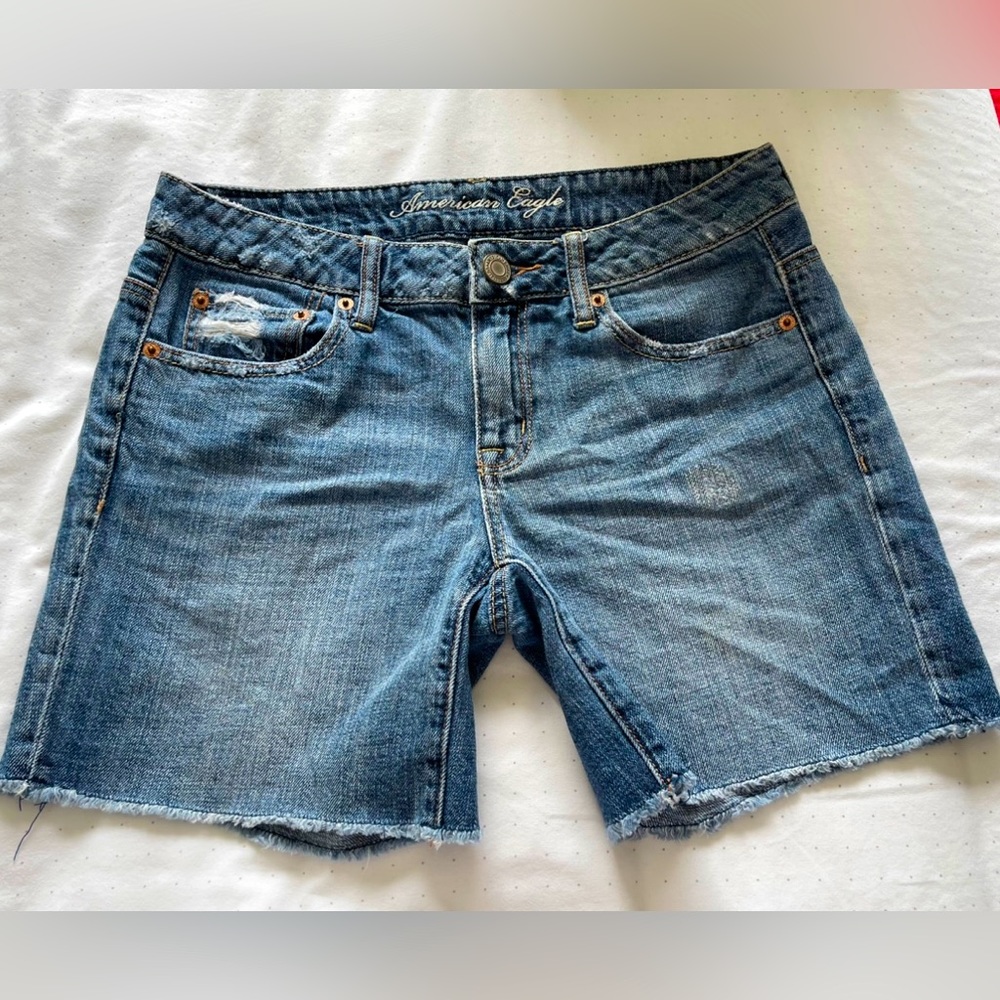 American‎ Eagle Shorts. Size 2. Frayed HEM G-11